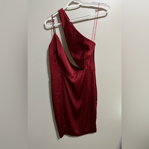 MESHKI| Asymmetrical Mini Dress - Picture 3 of 3